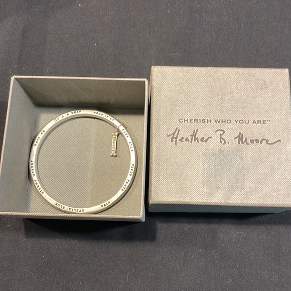 Heather B. Moore Bangle Bracelet Sterling Silver 1.6 oz Dog Bone Charm  8” - Picture 7 of 7